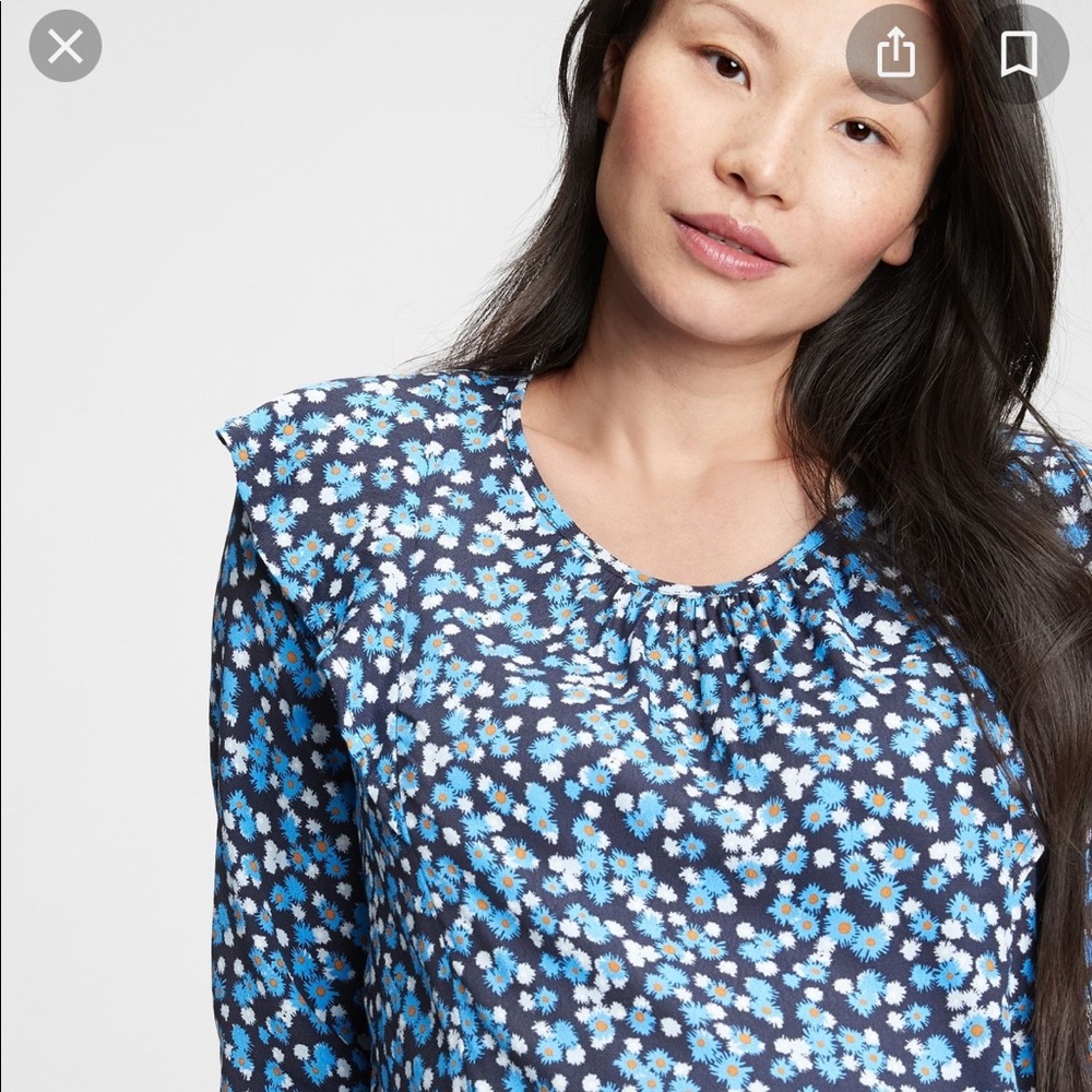 XS Gap maternity/nursing top